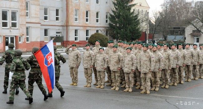 Nový minister obrany sa pred sviatkami spojil s vojakmi v misiách