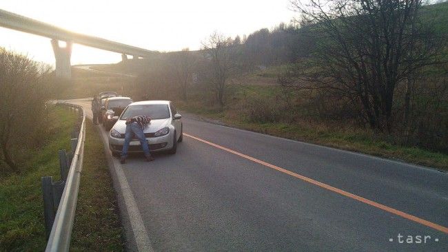 V Maďarsku zadržali siedmich migrantov, bez dokladov išli po diaľnici