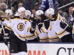 NHL: Chára pomohol gólom k triumfu Bostonu, Tatar a Sekera asistovali