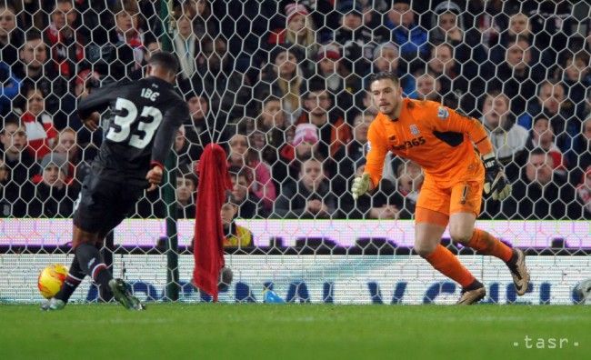 Anglický brankár Butland si zlomil členok, proti Oranjes nenastúpi