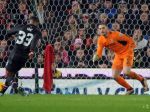 Anglický brankár Butland si zlomil členok, proti Oranjes nenastúpi
