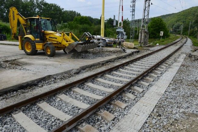 Oprava železničného priecestia obmedzí dopravu v Považskej Teplej