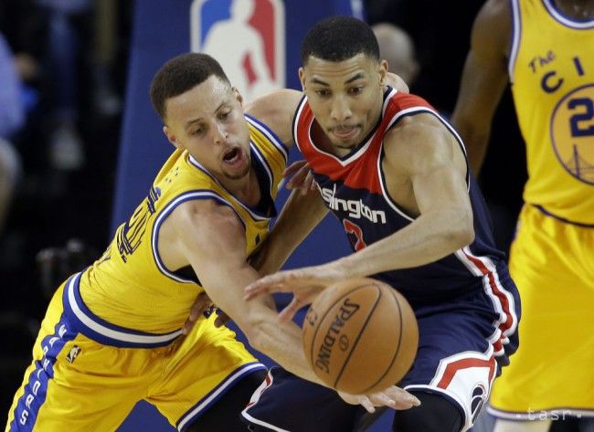 NBA: Golden State Warriors natiahli víťaznú šnúru, 26 bodov Curryho