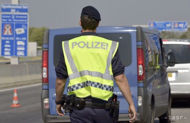 Rakúski policajti zadržali vynaliezavého slovenského motoristu