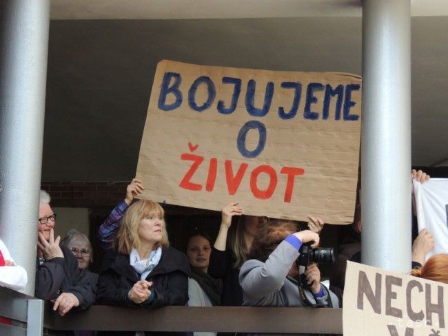 V Banskej Štiavnici protestovali proti presunu pôrodnice stovky ľudí