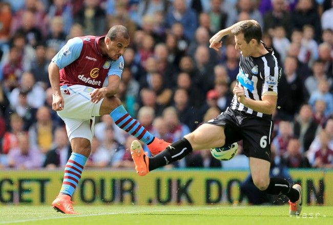 Aston Villa suspendovala Agbonlahora za fajčenie vodnej fajky