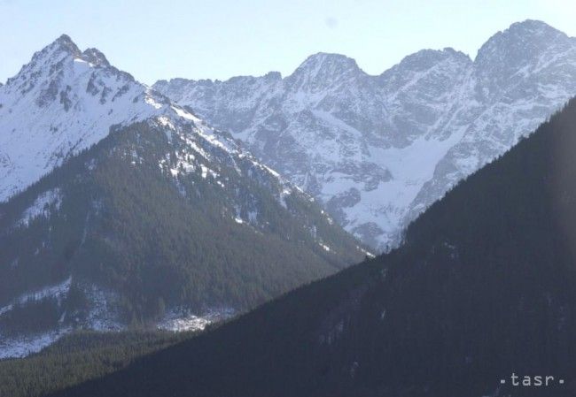 Vo vyšších polohách Tatier pretrváva mierne lavínové nebezpečenstvo