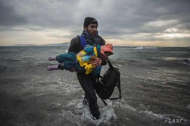 Turecká pohraničná stráž zadržala v Egejskom mori 63 migrantov