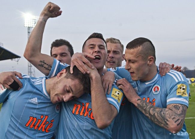 Slovan zvíťazil pred vypredaným štadiónom, triumfovala aj Podbrezová