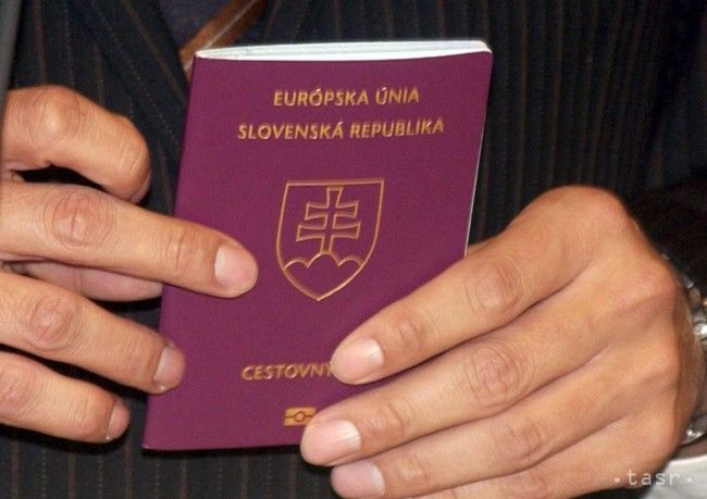 Zákon o občianstve pripravil o slovenský pas doteraz 1331 ľudí