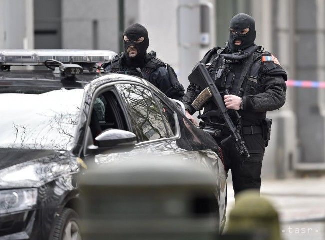 Parížska polícia zasahovala proti demonštrantom na Námestí republiky