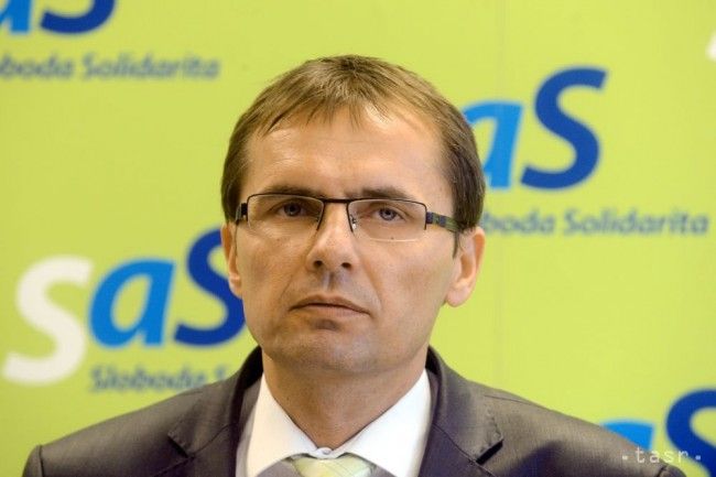 Poslanci SaS vyzvali ministra obrany na tri personálne výmeny