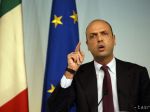 EÚ by podľa talianskeho ministra mala vracať migrantov do ich vlasti