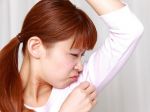4 šokujúce mýty o telesnom pachu, ktorým musíte prestať veriť