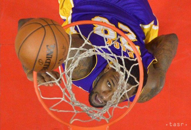 NBA: Warriors s ďalšou prehrou, Westbrook vyrovnal Magica Johnsona