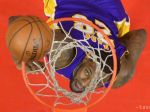 NBA: Warriors s ďalšou prehrou, Westbrook vyrovnal Magica Johnsona