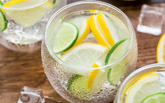 3 nápoje, ktoré pri chudnutí pomáhajú viac ako citrónová voda