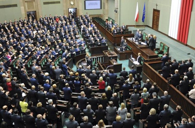 Poľský minister pohrozil ústavným sudcom, ak neprijmú reformy