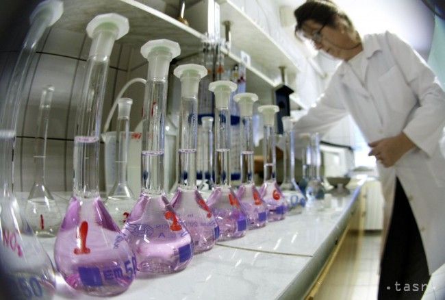 Výbuch otriasol laboratóriom ústavu makromolekulárnej chémie v Prahe