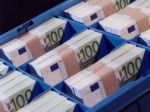 Mladí ľudia sa pri prvom výbere banky orientujú podľa rodičov