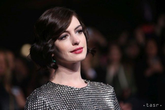 Oscarovej herečke Anne Hathawayovej sa narodil syn