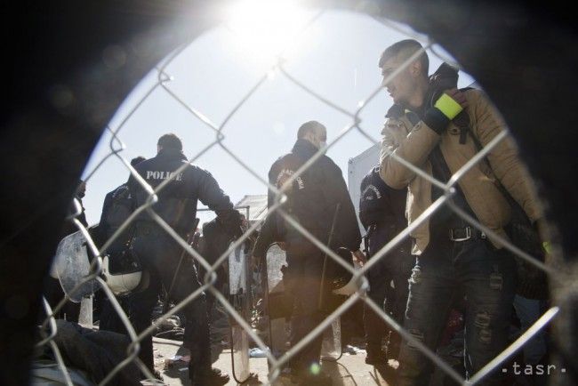 V Macedónsku uviazlo zrejme na neurčito približne 1200 migrantov