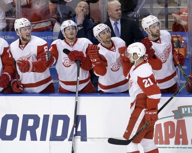Detroit s Tatarom a Jurčom si zahrajú v play off