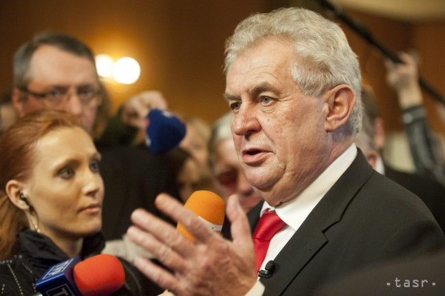 Migračnú krízu najlepšie zvládne Zeman, myslí si vyše polovica Čechov