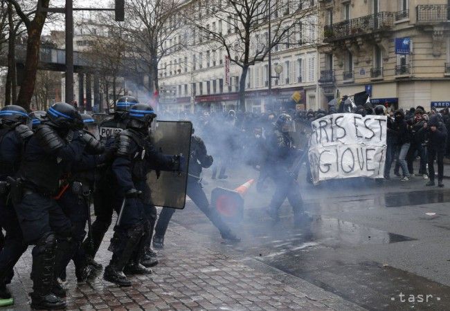 Protesty proti reforme sa z Paríža šíria do ďalších miest