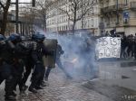 Protesty proti reforme sa z Paríža šíria do ďalších miest