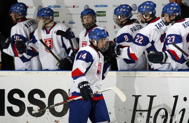 Slováci začnú kľúčovým duelom s Dánmi, Mikula má v tíme 10 legionárov