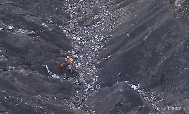 Pozostalí obetí katastrofy stroja Germanwings sa budú súdiť o milióny