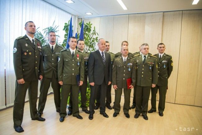 Minister obrany Gajdoš ocenil deviatich príslušníkov Vojenskej polície
