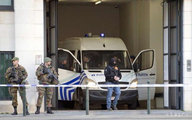 Abrinimu a podozrivým z útokov v Paríži a Bruseli predĺžili väzbu