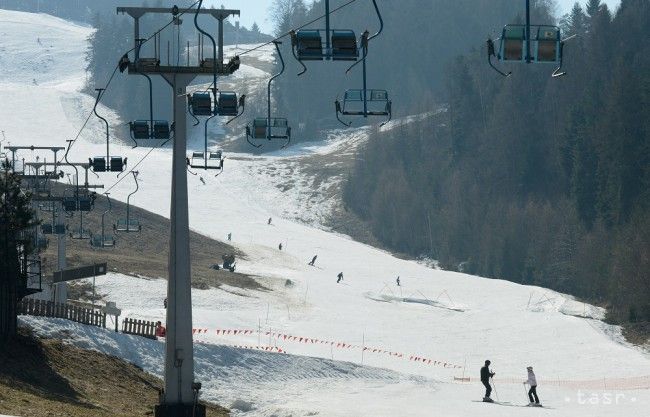 V lyžiarskom stredisku poškodil zlodej snežné delá, hrozia mu 3 roky