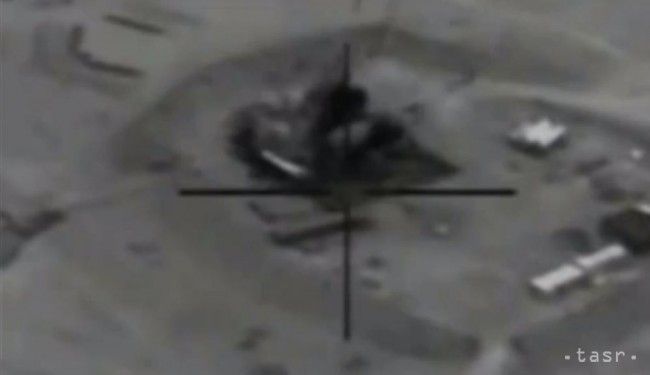 Militanti z IS údajne zostrelili sýrske vojenské lietadlo