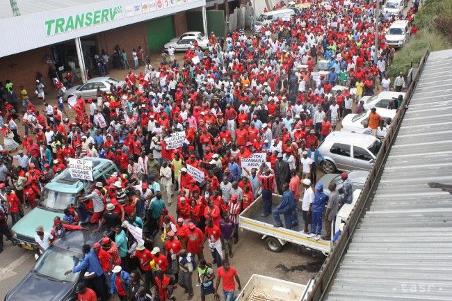 Tisíce ľudí v Zimbabwe protestovali proti Mugabeho vláde