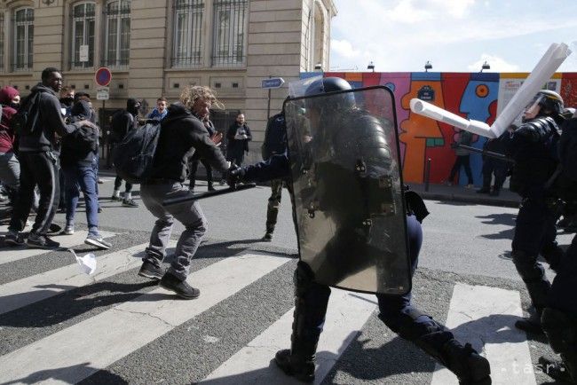 VIDEO: Protestnú akciu Noc na nohách sprevádzali v Paríži výtržnosti
