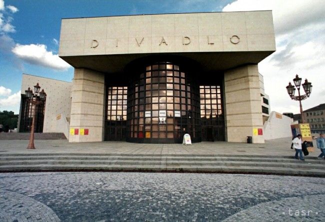 Vojna a mier predstavuje v nitrianskom divadle obrazy Jašina a Galka