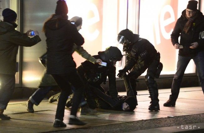 Nemecká tínedžerka napadla policajta, plánovala mučenícku operáciu