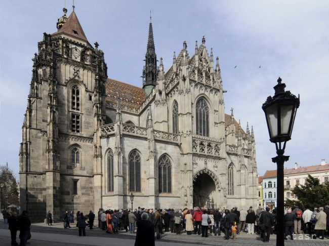 Dóm sv. Alžbety bude vysvietený na červeno na podporu hemofilikov