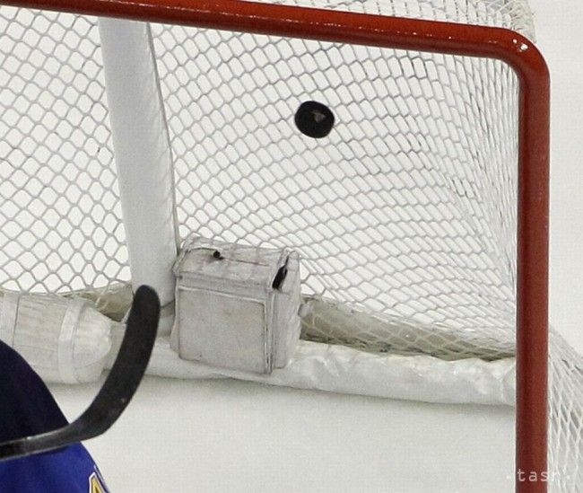 Švédi sa trápili s Lotyšskom, Kanada deklasovala Dánsko 10:2