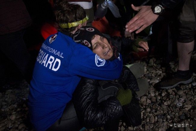 Obchodná loď zachránila v Grécku 41 migrantov