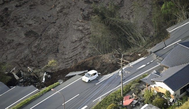 Veľké japonské podniky zastavili výrobu pre škody zo zemetrasenia