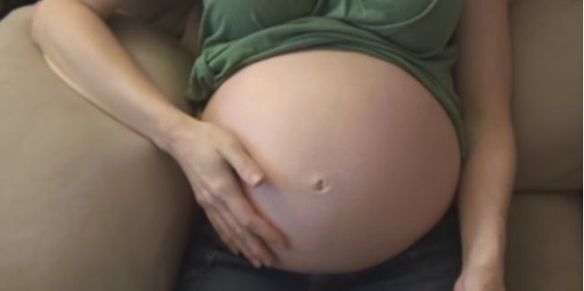 Video: Takto sa hýbe bábo v maminom brušku