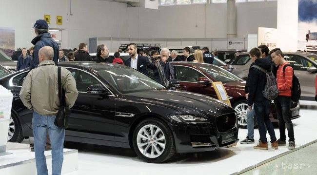 Začala sa prehliadka automobilov Autosalón 2016