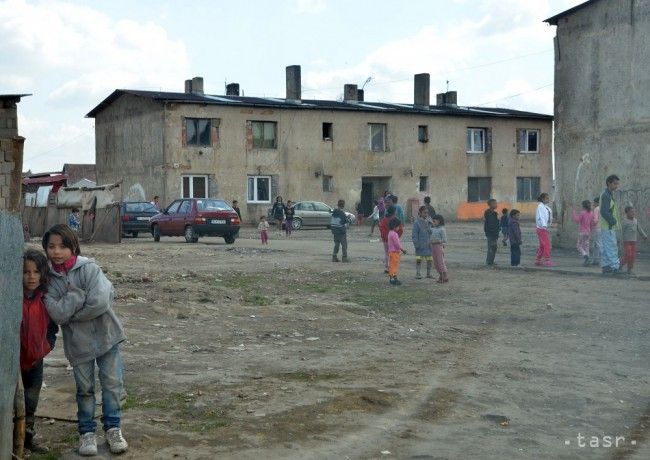 V rómskej osade v Plaveckom Štvrtku vzniklo sedem čiernych stavieb