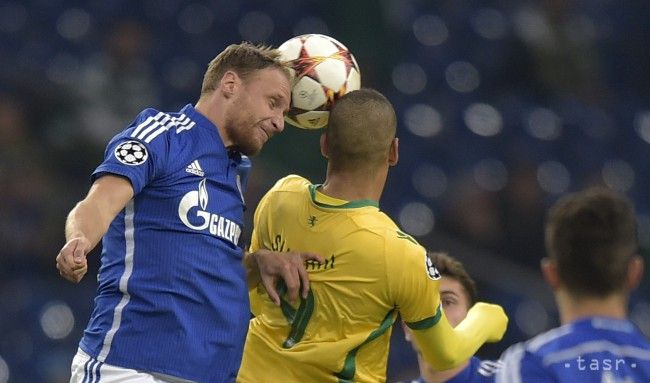 Kapitán Höwedes sa po zranení opäť zapojil do tréningu Schalke