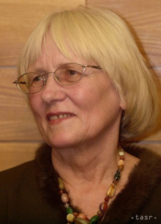 Laureátkou Ceny Jána Johanidesa sa stala A. Vášová za Menoslov