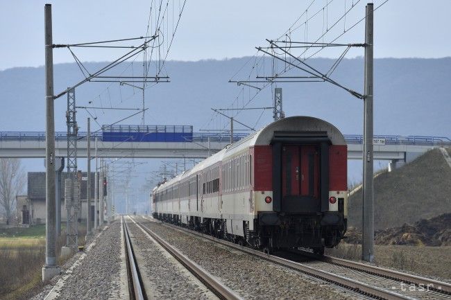 Železnice SR opravujú trať medzi Lučencom a Tomášovcami